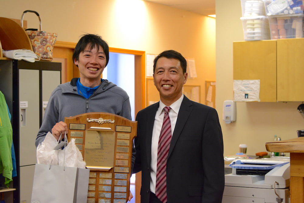 Tetsu won a student of the year award